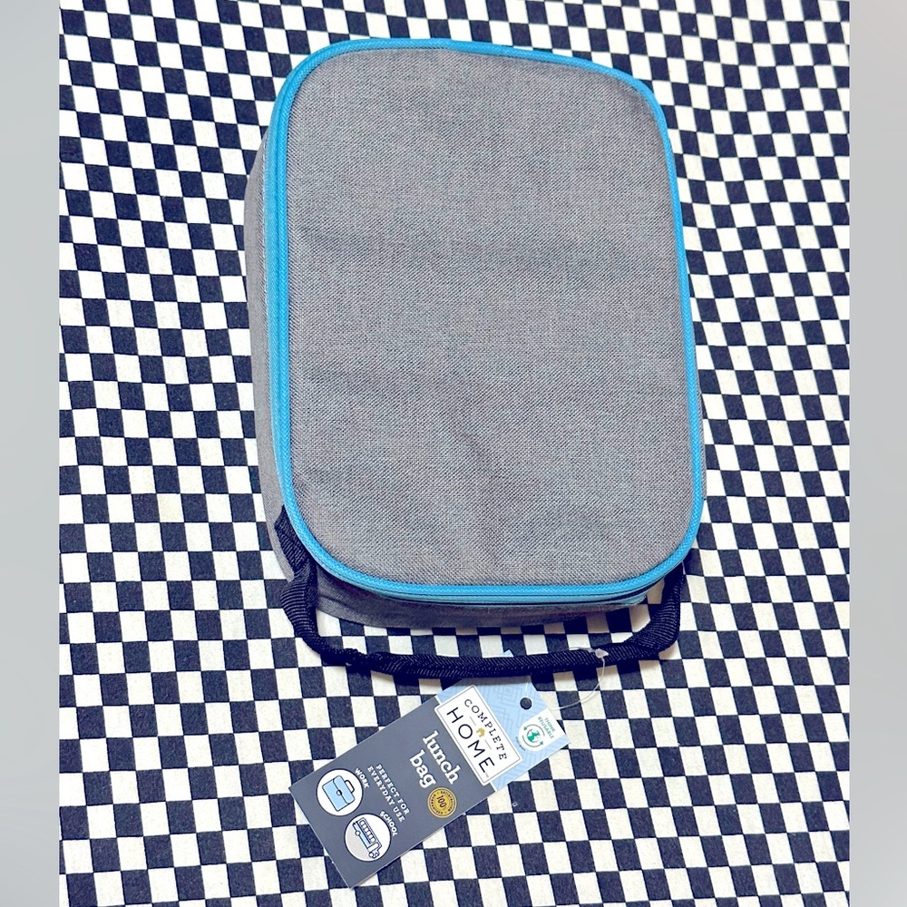 NWT Complete Home reusable zip closure insulated lunch bag with handle